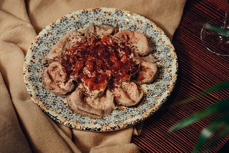 Говядина Су-вид в коньячно-перечном соусе