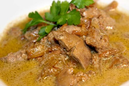 Печень куриная в сметанном соусе