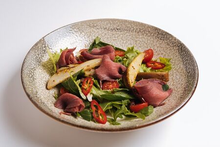 Фирменный салат из копченой лосятины