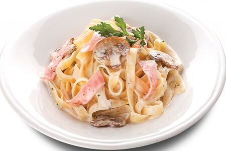 Феттуччине с ветчиной и грибами