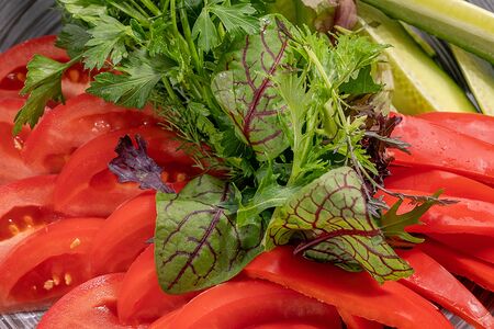 Свежие овощи и зелень