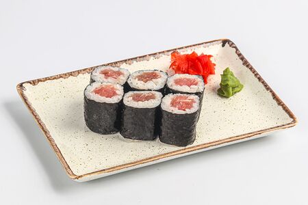 Ролл с тунцом