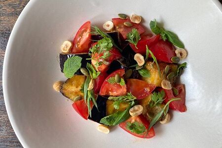 Салат из баклажанов с томатами