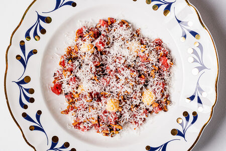 Тартар из говядины, трюфель и пармезан