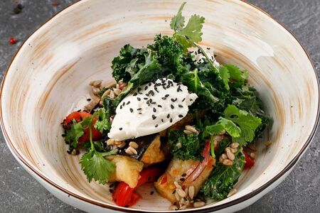 Салат с хрустящими баклажанами