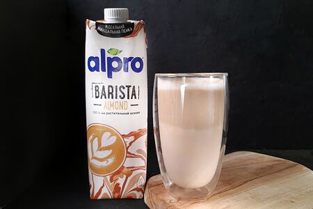 Латте с миндальным молоком