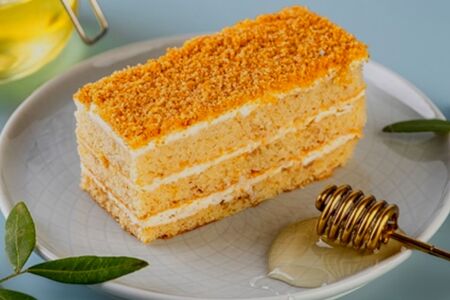 Медовое пирожное