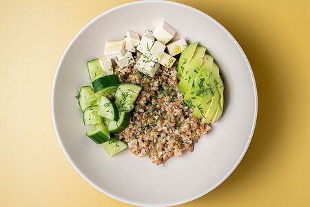 Сливочная гречка с авокадо