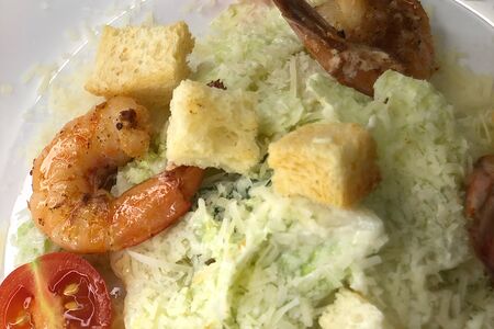 Цезарь с тигровыми креветками