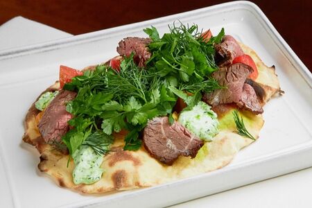 Лахмаджун с ростбифом