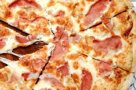 Пицца ветчина сыр