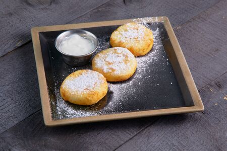 Сырники со сметаной