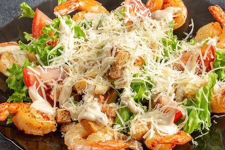 Салат Цезарь с креветками