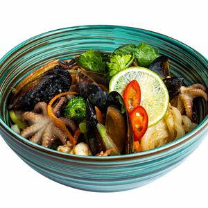 Вок Лапша с морепродуктами в соусе том ям