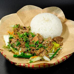 Ком бо сао (рис с говядиной)