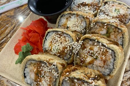 Ассорти с лососем, авокадо, огурцом