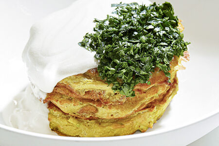 Оладьи из нута с цукини