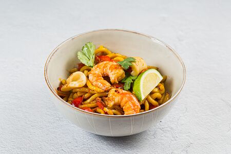 Вок с морепродуктами