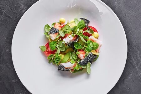 Салат с крабом и тайским манго