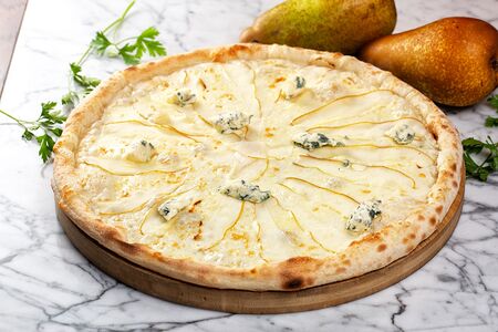 Пицца Груша и горгонзола