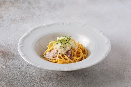 Карбонара с фирменным пастрами