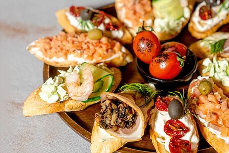 Брускетты с беконом