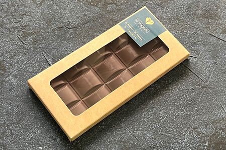 Плитка темного шоколада