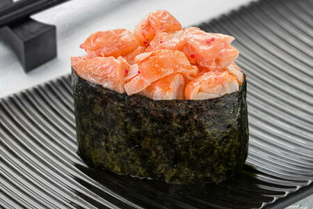 Гункан спайси креветка 1 шт