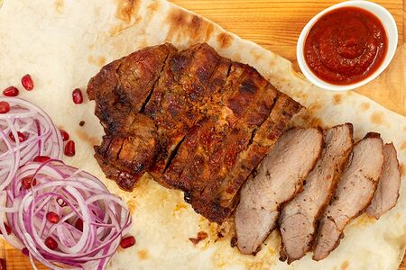 Стейк из cвинoй шеи