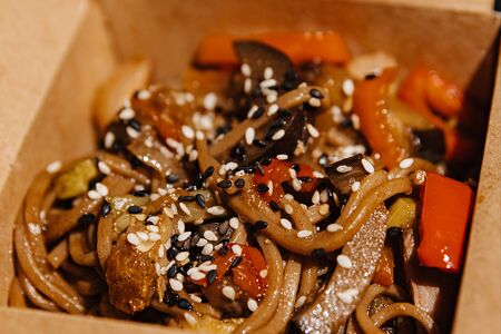 Вок с курицей