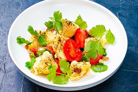 Хрустящие баклажаны с томатами и орехами