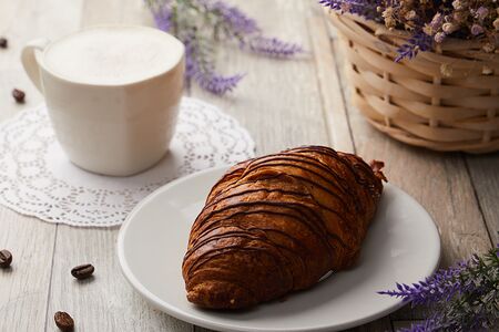 Круассан с шоколадным кремом