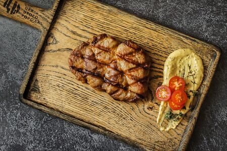 Свиная шея на гриле