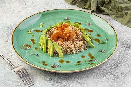 Киноа с креветками