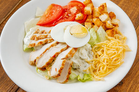 Салат Цезарь а-ля рус