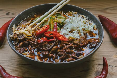 Рамен по-сычуаньски в бульоне