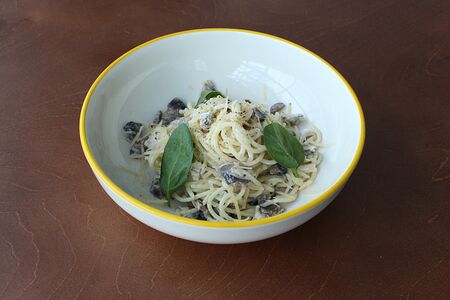 Паста с курицей и грибами