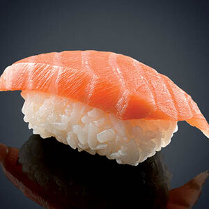 Суши с лососем