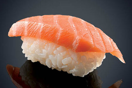 Суши с лососем