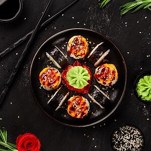 Ролл с мидиями