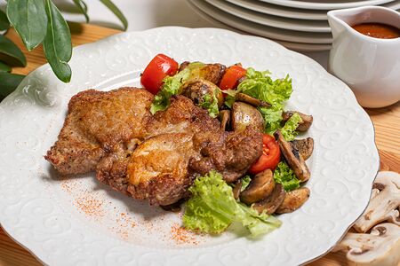 Стейк из cвинoй шеи