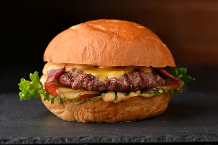 Бургер четвертьфунтовый с сыром (халяль)