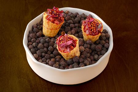 Тарталетка с тартаром из говядины