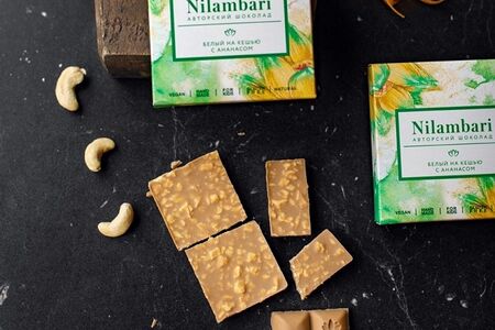 Шоколад белый Nilambari на кешью с ананасом