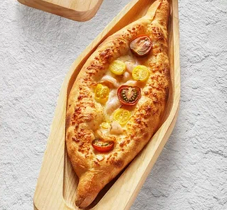 Лодочка с томатами и креветкой