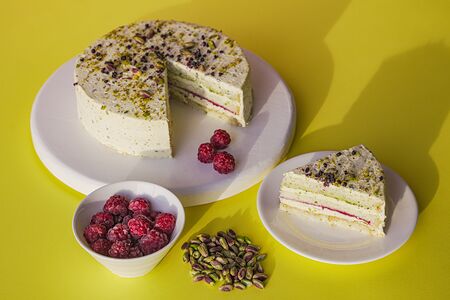 Торт Фисташковый с малиной