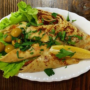 Налистник горячий с маслом и красной икрой