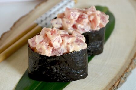 Гункан Спайси-тунец