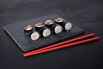 Ролл с тамаго