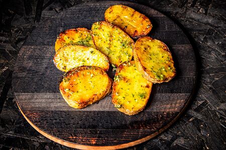 Картофель гриль с соусом Песто